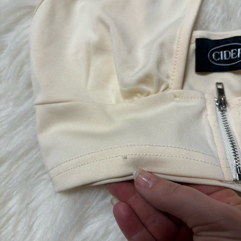 Cider Cream Colored Cross Front Keyhole Cropped Top size Small - Picture 6 of 6